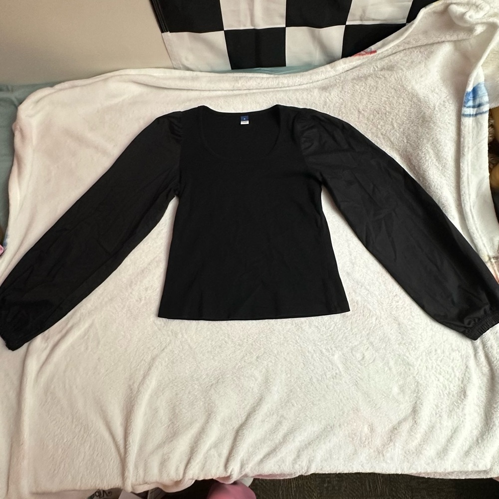 black puff sleeve shirt